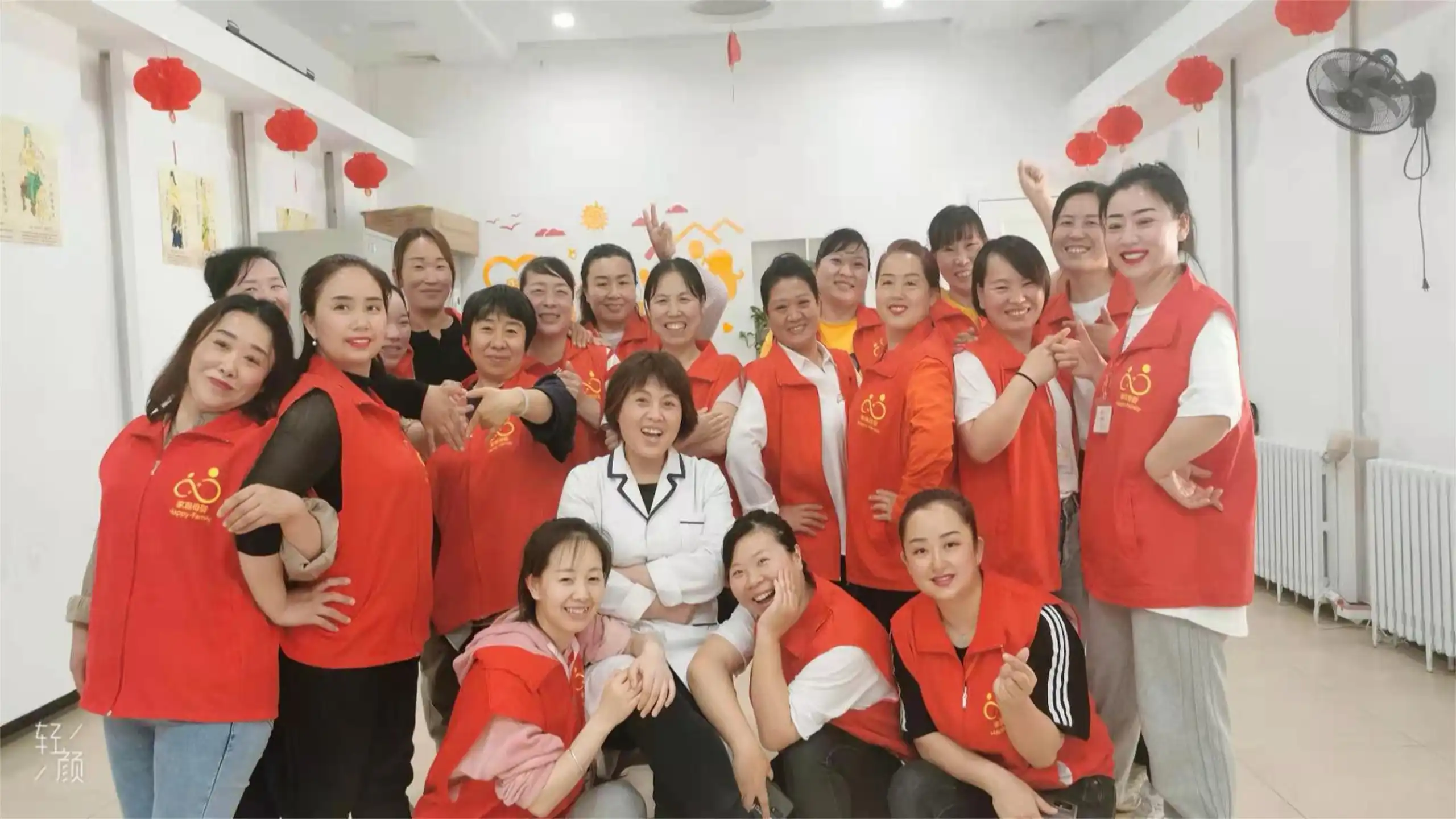 家嘉母婴师生合照留影